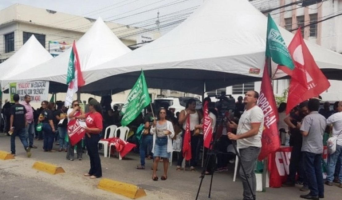 Presidente do Sinteal diz que escolas de tempo integral em Alagoas são fakes