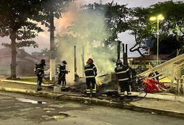 Incêndio destrói barraca de lanches na parte alta de Maceió