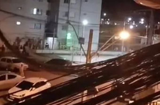 Dupla em motocicleta mata homem perto de quadra poliesportiva em Maceió