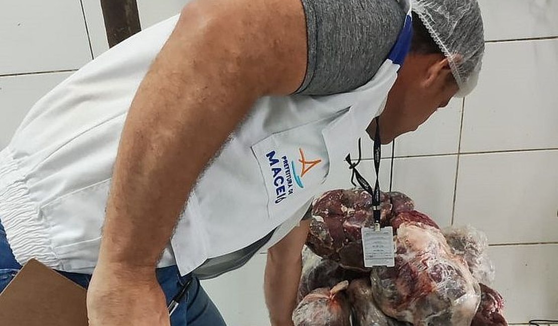 Vigilância Sanitária apreende 80kg de carne estragada em frigorífico de Maceió