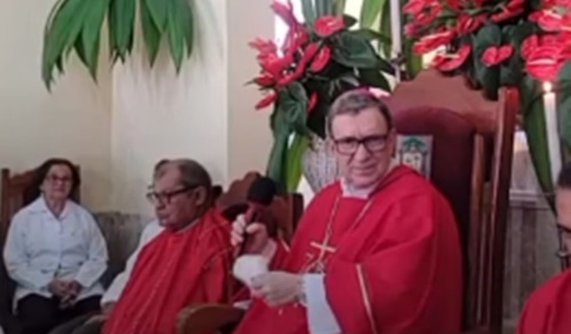 Vídeo. Bispo de Penedo, ﻿Dom Valdemir Ferreira passa mal durante celebração de missa em Taquarana