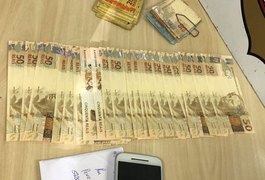 Homem é preso com dinheiro falso adquirido pela internet