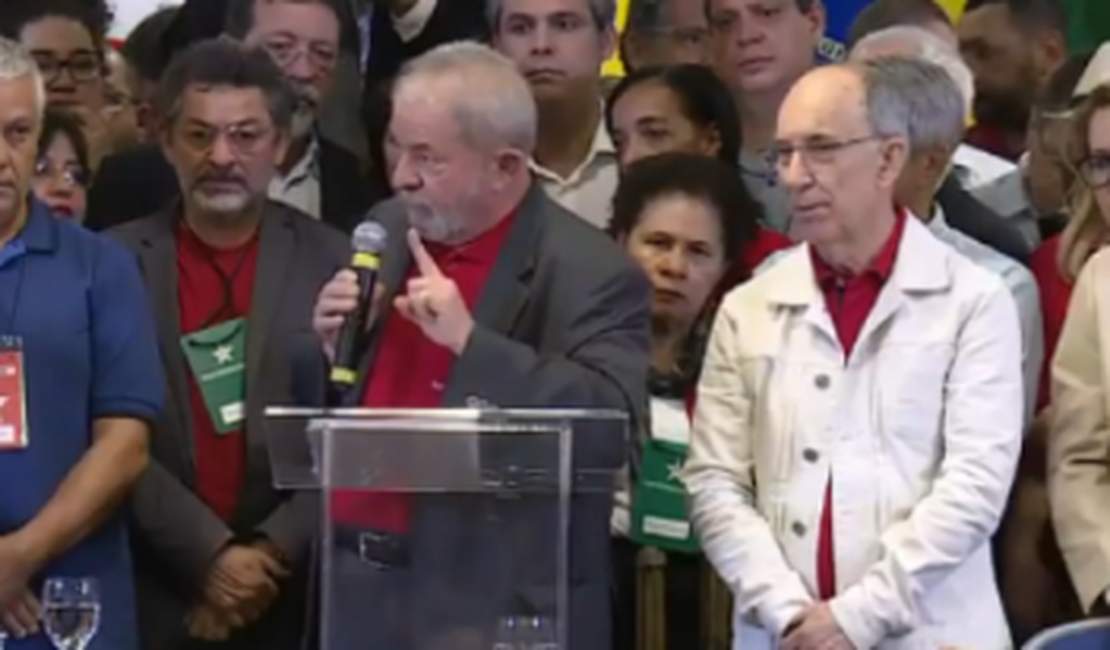 Ex-presidente Lula se diz 'indignado com as coisas que estão acontecendo no Brasil'