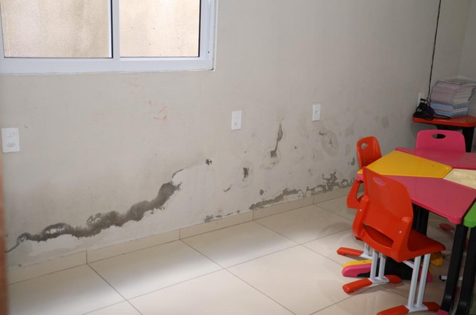 MPE vistoria CREAS e flagra superlotação e deficiências na estrutura física de creche em Santana do Ipanema