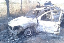 Criminosos explodem agência bancária e veículo, em Canapi, Sertão de Alagoas