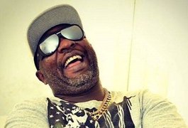 Mr. Catra comemora o nascimento de seu 32º herdeiro