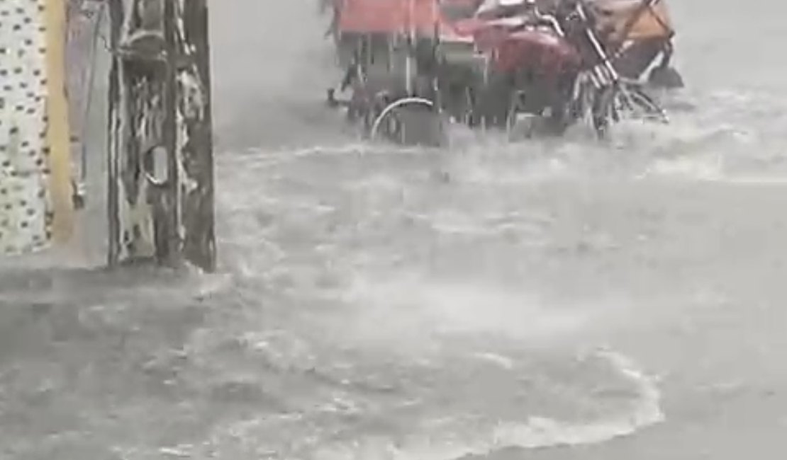 Fortes chuvas causam alagamentos em Girau do Ponciano na Quarta-feira de Cinzas