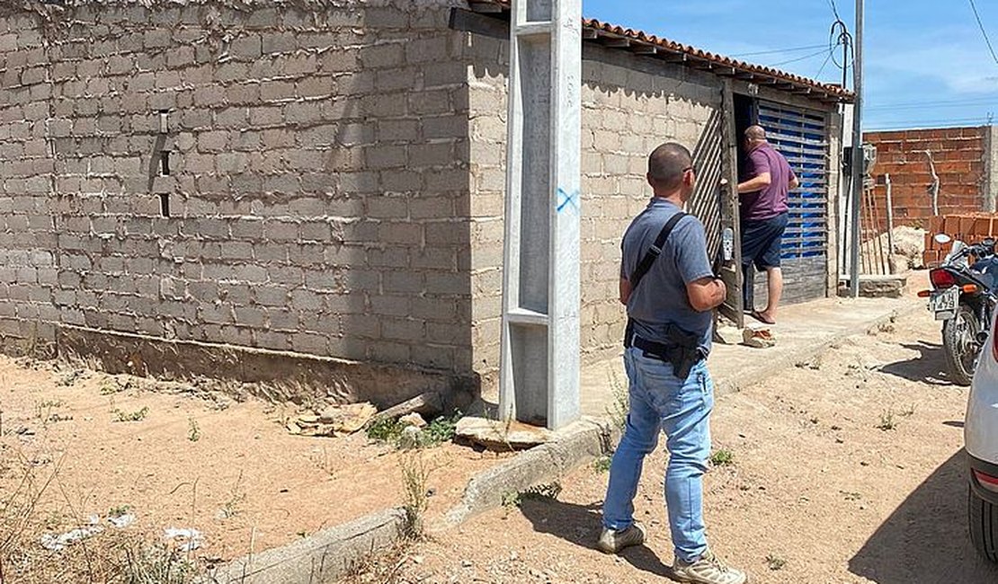 Mãe que permitiu que filha fosse estuprada por 4 anos é presa no interior de Alagoas