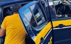 Agentes da PRF salvam menino engasgado