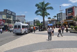 Quatro pessoas furtam loja de roupa infantil no Centro de Arapiraca