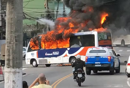 Traficantes tomam 13 ônibus e fecham vias na Ilha do Governador, no RJ, após operação com 4 presos