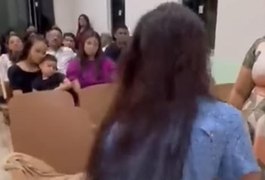 VÍDEO: Pastor 'exorciza' suposta fiel e diz que Lula e Janja estão possuídos por 'demônios'