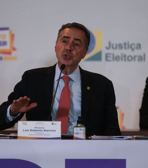 Barroso paralisa processos de ficha limpa até definição do Supremo