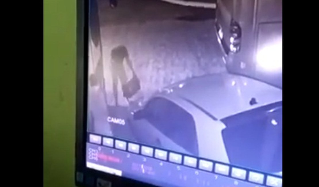 Vídeo. Homens furtam baterias de ônibus em Arapiraca