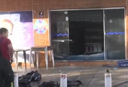 Incêndio atinge loja de produtos para piscinas em Maceió; dez gatos morreram