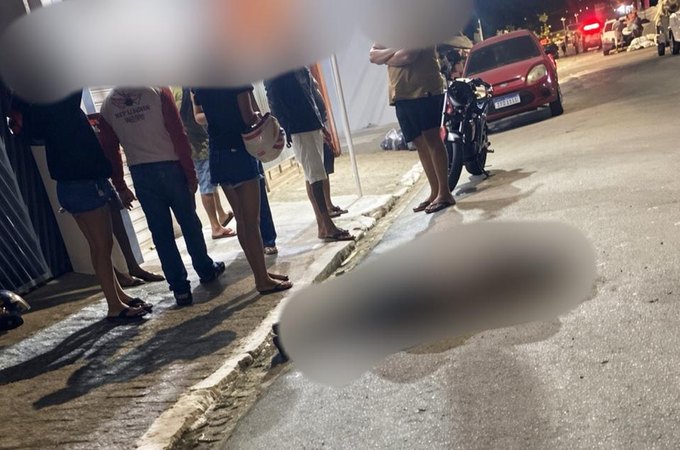 Homem esfaqueia dois durante discussão no Centro de Arapiraca e foge pela linha férrea