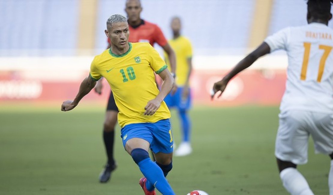 Brasil tem jogador expulso no início, controla jogo e empata sem gols com a Costa do Marfim