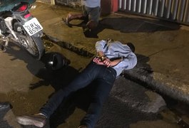 Após perseguição, dupla é presa com celular roubado, em Arapiraca