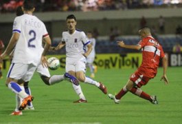 CRB e Paraná empatam em 1 a 1 no Estádio Rei Pelé, em Maceió