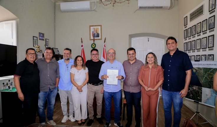 Prefeito Ronaldo Lopes inicia obras do Programa Acelera Penedo e melhora transporte escolar com nova estrutura