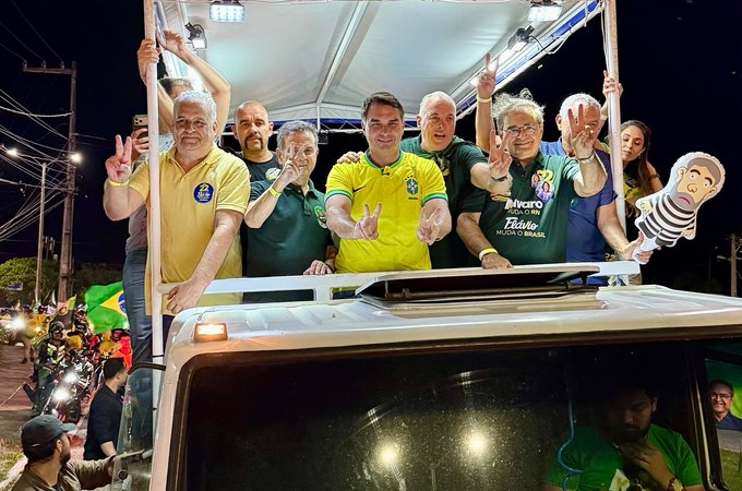 O Nordeste acordou!: Flávio Bolsonaro afirma que falsas promessas de Lula não enganam mais o povo brasileiro em tour pela região com seu vice Alfredo Gaspar