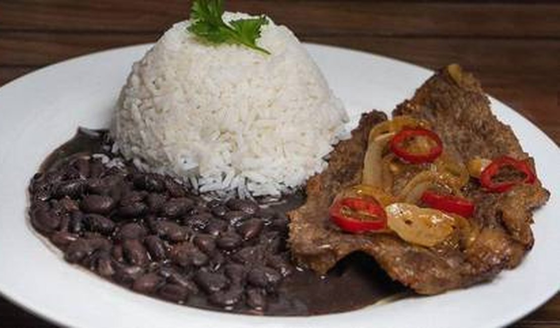 Preços do arroz e das carnes saltaram mais de 30% em um ano