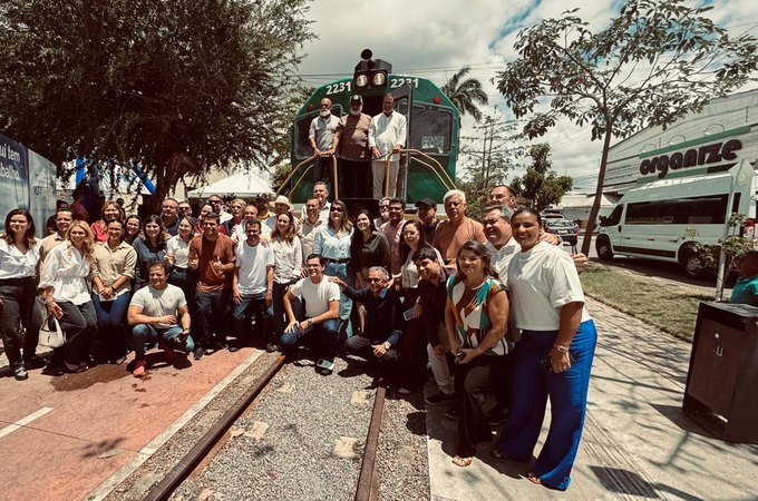Ministro dos Transportes e prefeito de Arapiraca realizam etapa de teste do VLT de Arapiraca