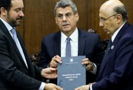 Orçamento prevê salário mínimo de R$ 945,80 no próximo ano