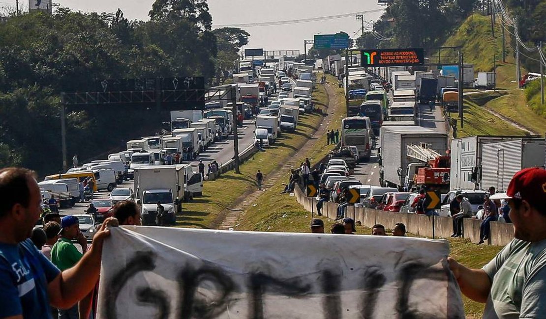 Rodovias federais não têm mais pontos de concentração de caminhoneiros