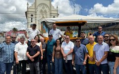 Conagreste entrega trator e implementos agrícolas em Tanque D’arca