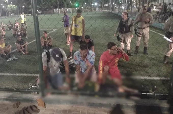 Homem morre após sofrer infarto durante partida de futebol na orla da Pajuçara, em Maceió