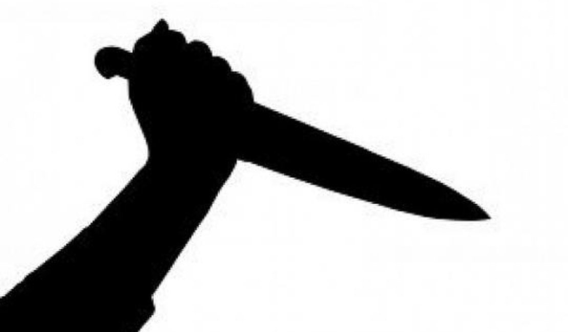 Homem ameaça cunhada com uma faca e diz que vai atear fogo na casa