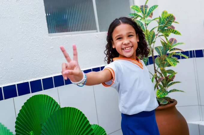 Com apenas 10 anos, aluna de escola pública de Alagoas viraliza pela fluência em inglês
