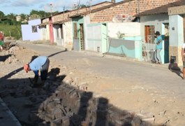 Moradores do bairro Canafístula recebem mais de 30 obras