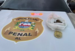 Polícia Penal prende mulher por tentar entrar com drogas no Presídio de Segurança Máxima, em Maceió