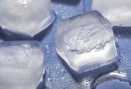 Sem respaldo científico, colocar gelo nos testículos é nova tendência entre homens