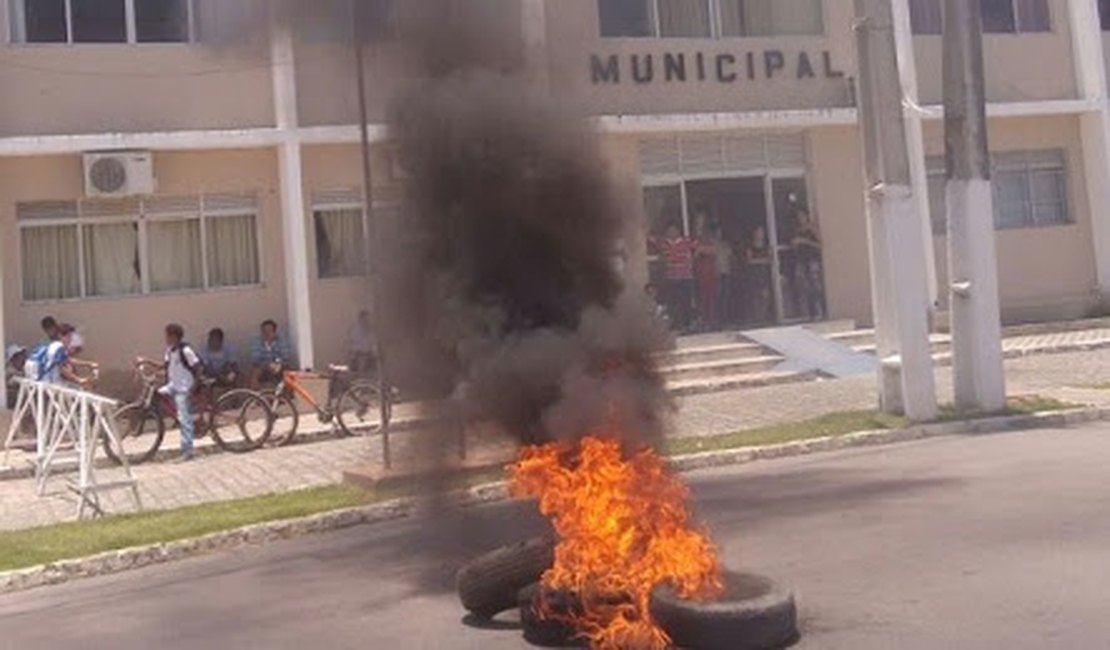 Justiça determina oferta de transportes a universitários de Cajueiro