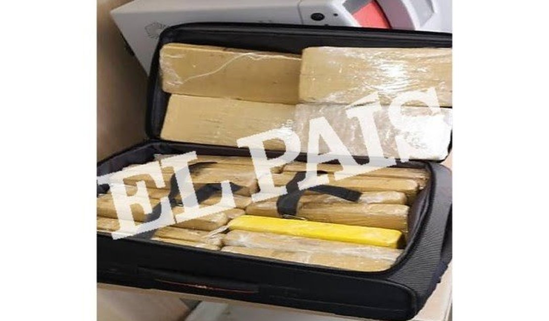 Jornal espanhol divulga imagem da cocaína que viajava no avião da comitiva de Bolsonaro