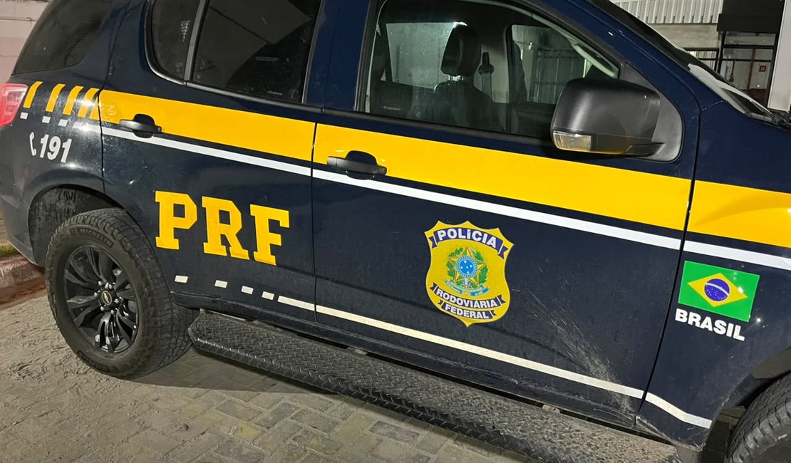 PRF prende motociclista após identificar veículo com queixa de roubo em Maceió