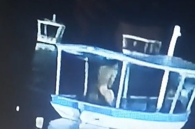 VÍDEO: Casal comemora ano novo fazendo 'sexo selvagem' dentro de barco em Salvador