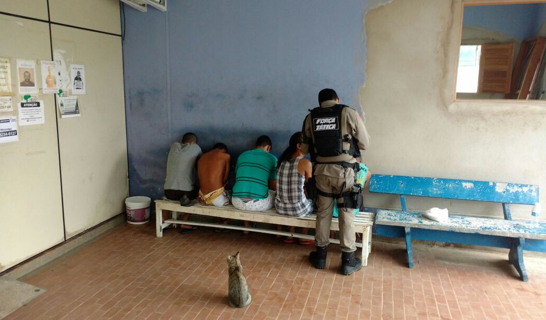PM prende trio suspeito de tráfico de drogas no Manoel Teles, em Arapiraca