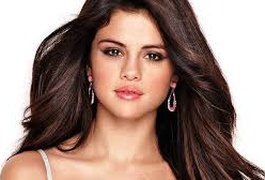 Selena Gomez recebe presente de natal caliente da banda do Joe Jonas