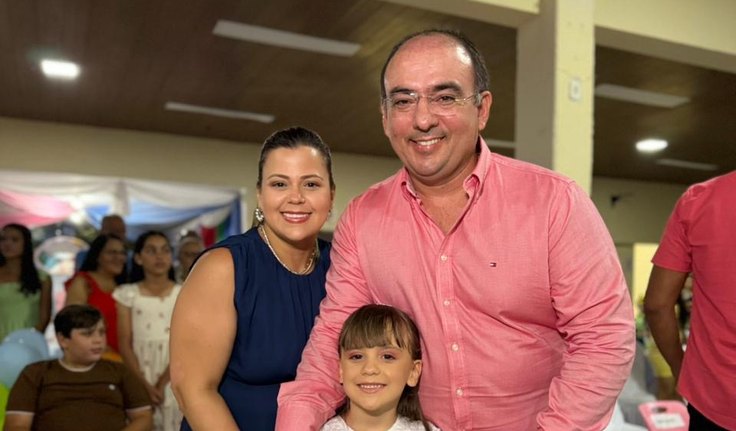 Prefeito de Junqueiro celebra formatura da filha na rede pública de ensino