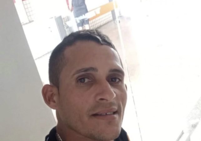 Homem é morto e esposa fica ferida após criminosos invadirem residência no Sertão de Alagoas