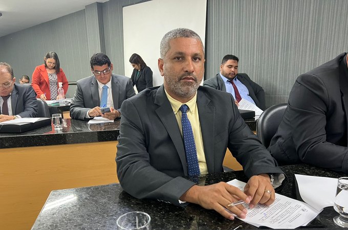 Vereador Alisson da Tim anuncia recompensa de R$ 100 mil por informações que levem à prisão de foragido acusado de estupra jovem de em Coité do Noia