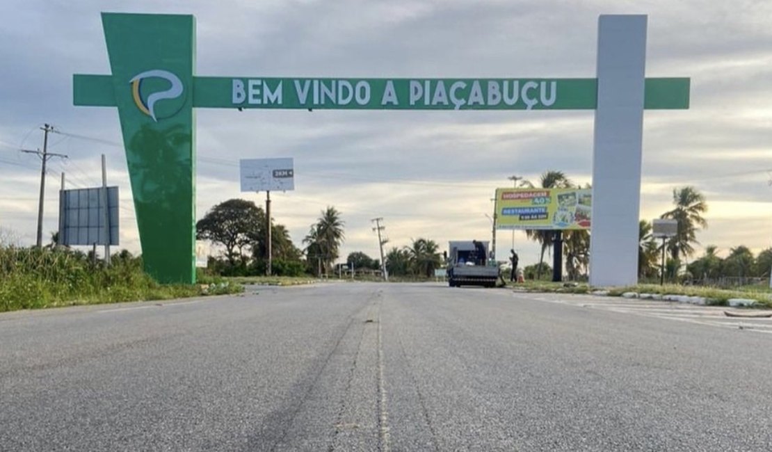 Capotamento deixa pessoa presa às ferragens de veículo em Piaçabuçu