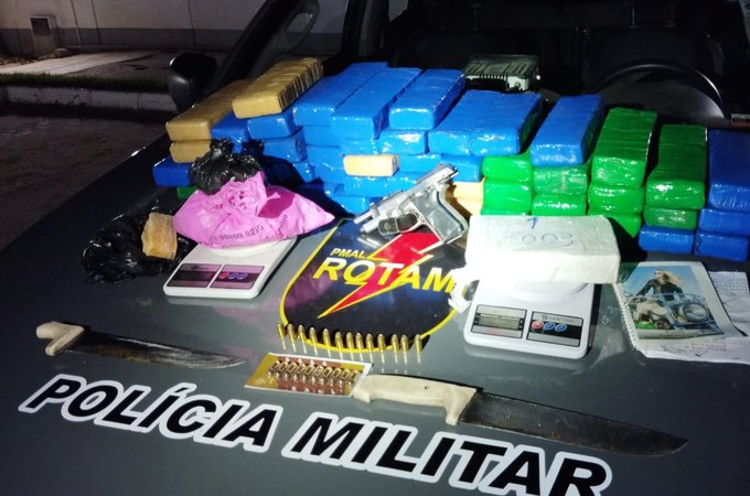 PM apreende armas, munições e mais de 34kg de drogas em apartamento em Maceió