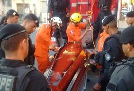 Comoção marca cortejo de militares mortos em acidente na BR-101