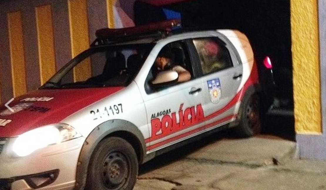 Ladrões arrombam lanchonete e furtam objetos em Arapiraca