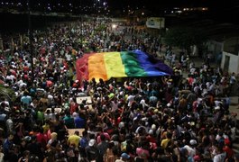Arapiraquenses vão às ruas em favor do direito dos homossexuais